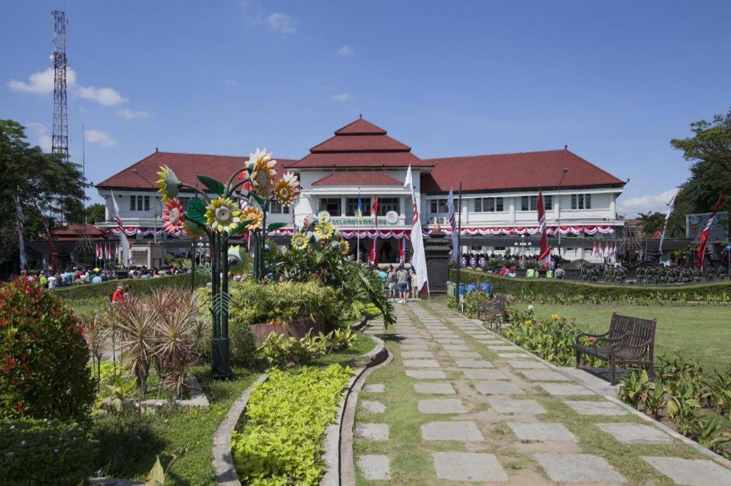 Noura Guest House Syariah Malang Eksteriør bilde