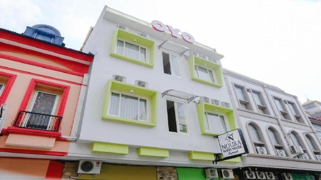 Noura Guest House Syariah Malang Eksteriør bilde